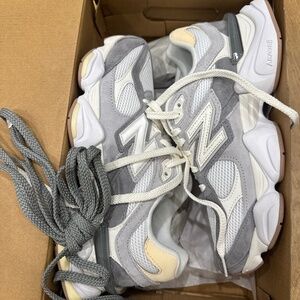 New Balance 9060 size 9 uswomens/ 7.5 unisex